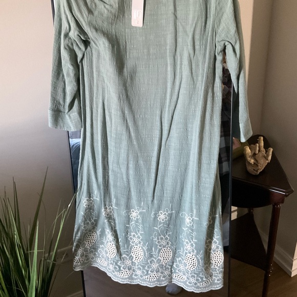 Dress - Picture 5 of 7